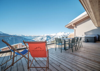 Terrasse avec un jaccuzzi